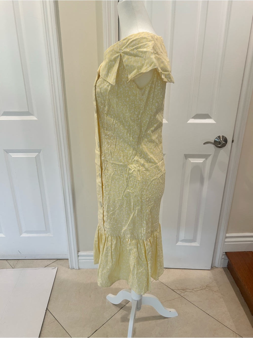 Yellow Easy Living Vintage Ruffle Hem Button-Front Women’s Dress - Picture 4 of 7